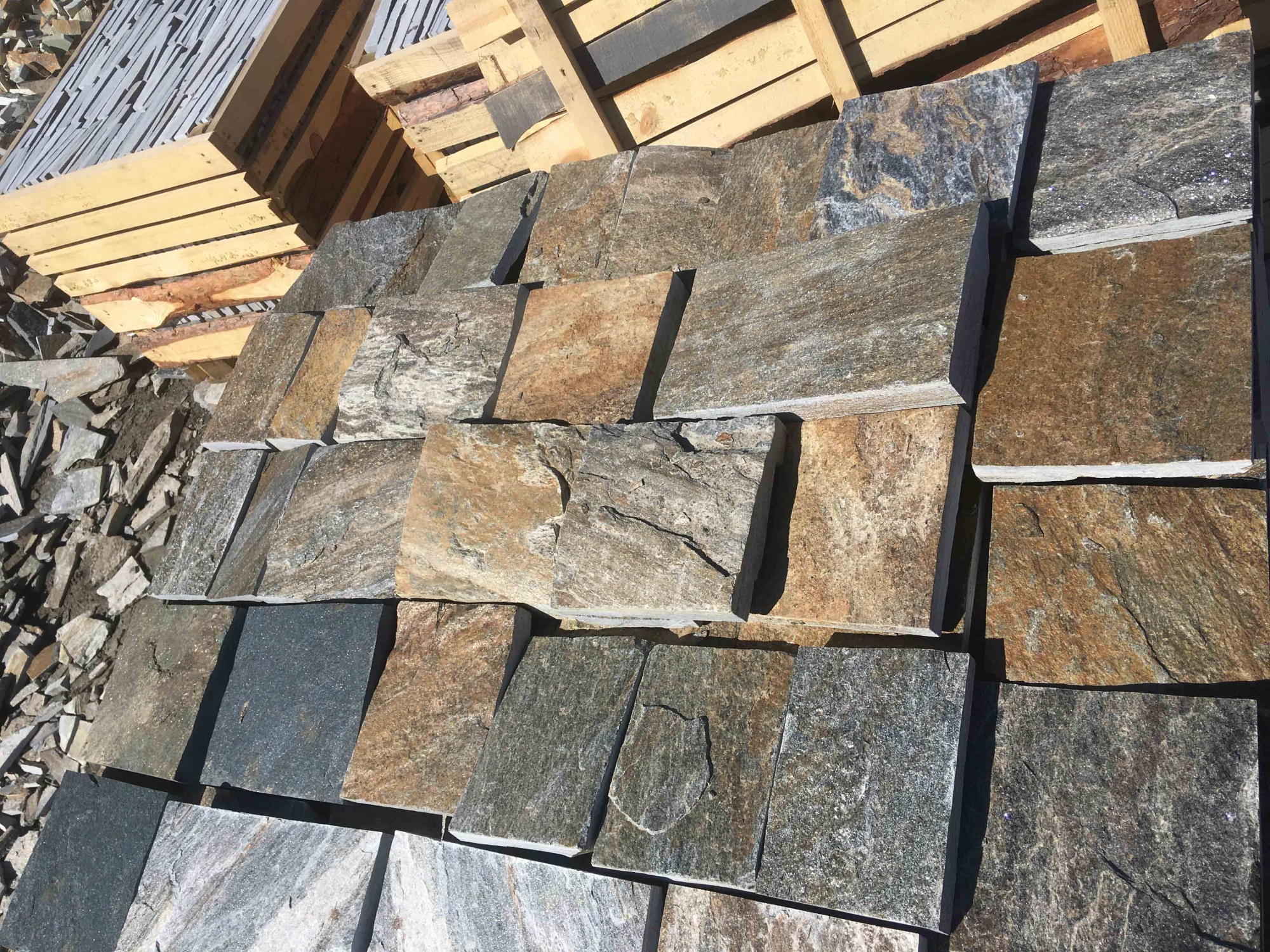 Плитка пилёная златолит Уральский для цоколя, отмостки купить в Мелеузе