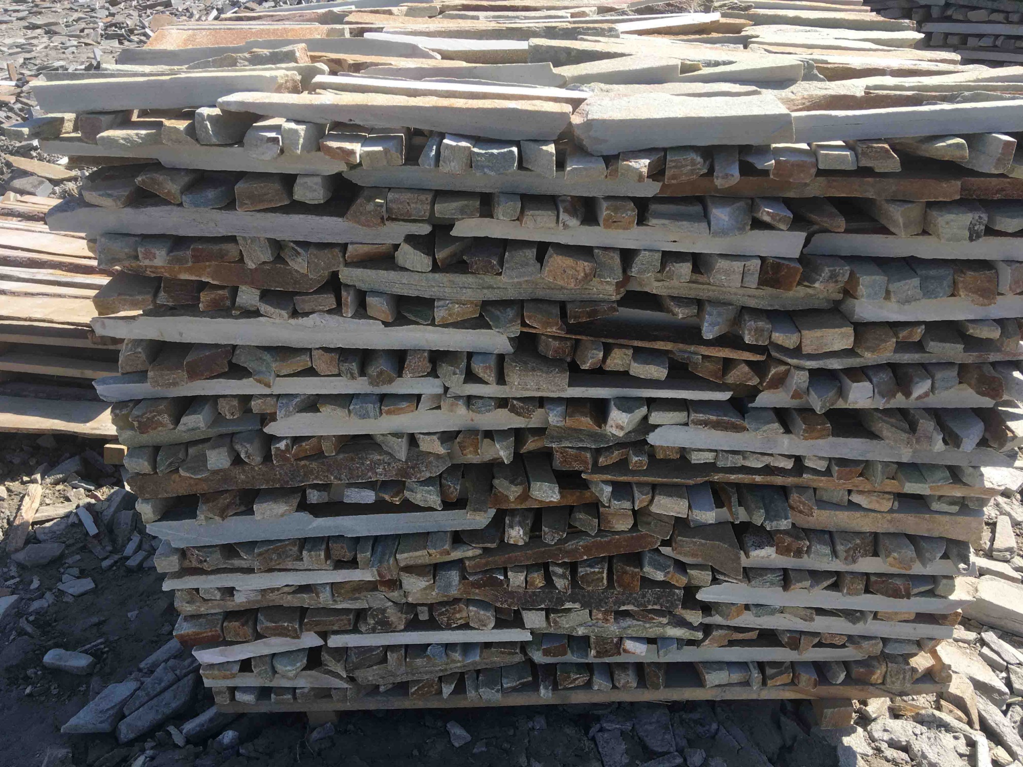 Горбушка златолит золотистый для облицовки купить в Мелеузе