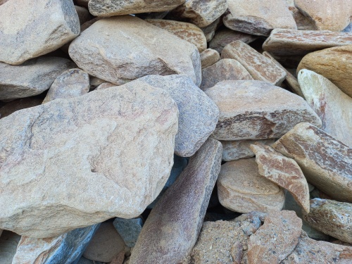 Златолит жёлтый, жёлто-зелёный глыбки и валуны для ланшафтного дизайна купить в Мелеузе