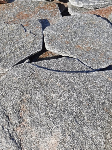 Златолит серебристый галтованный для лестниц купить в Мелеузе